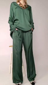 Conjunto Feminino Confortável de Cetim com Gola Redonda e Manga Longa