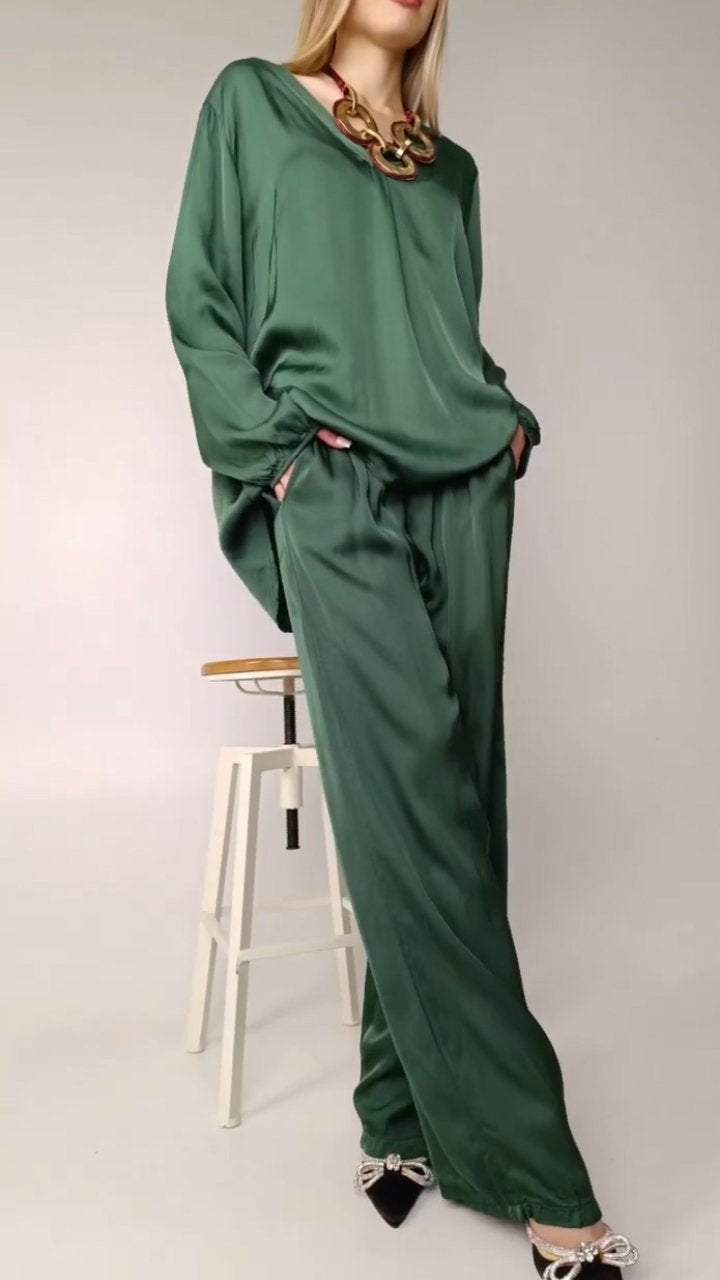 Conjunto Feminino Confortável de Cetim com Gola Redonda e Manga Longa