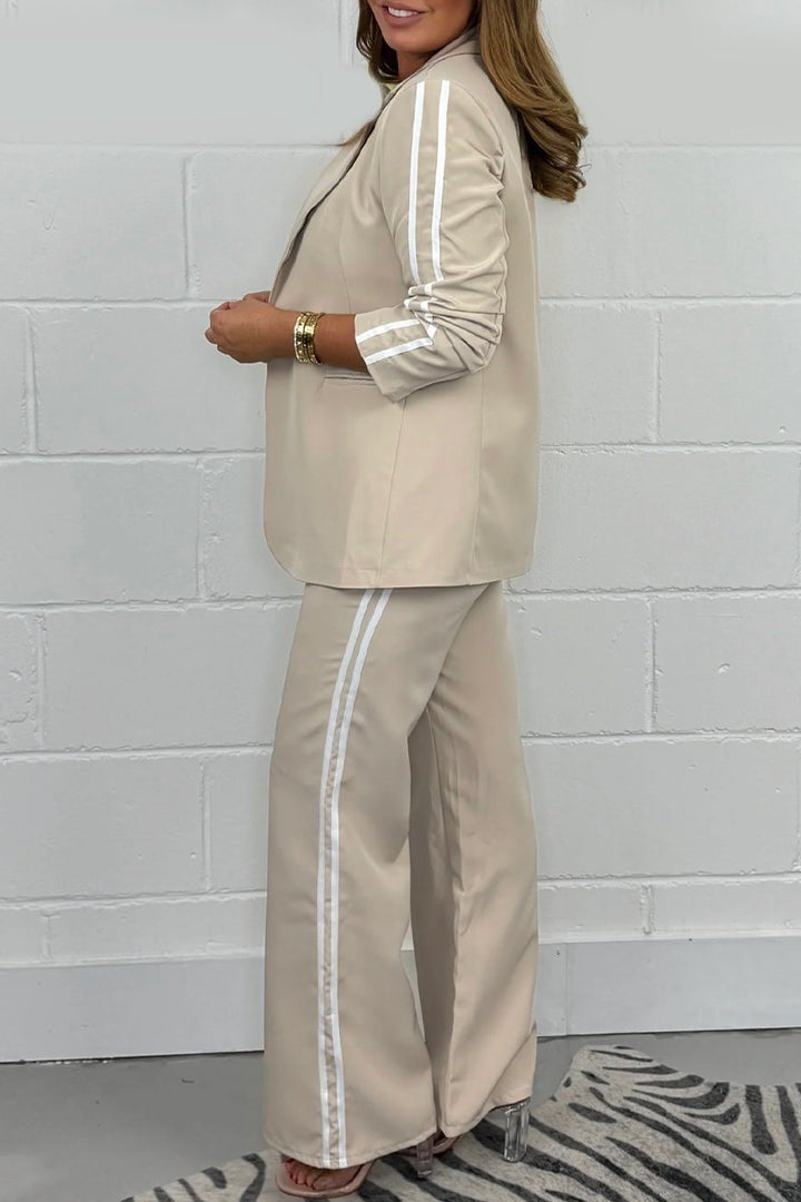 Conjunto Feminino de Blazer e Calça com Listras Laterais
