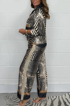 Conjunto Feminino de Camisa de Cetim com Miçangas e Calça Estampada de Zebra