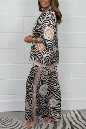 Conjunto Feminino de Camisa com Estampa de Zebra e Flores e Calças Co-Ord