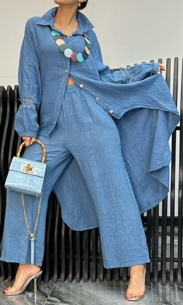 Conjunto Feminino de Camisa com Recorte nas Costas e Calças de Linho de Duas Peças