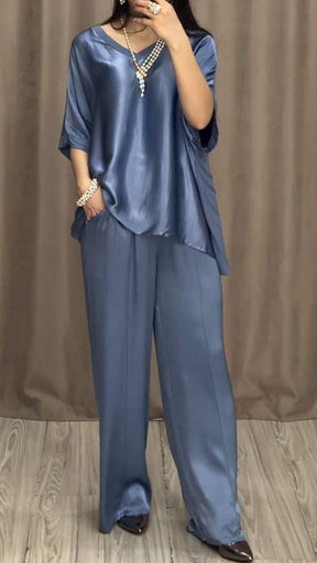 Conjunto Feminino de Cetim com Decote em V e Manga Curta