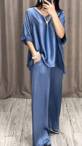 Conjunto Feminino de Cetim com Decote em V e Manga Curta