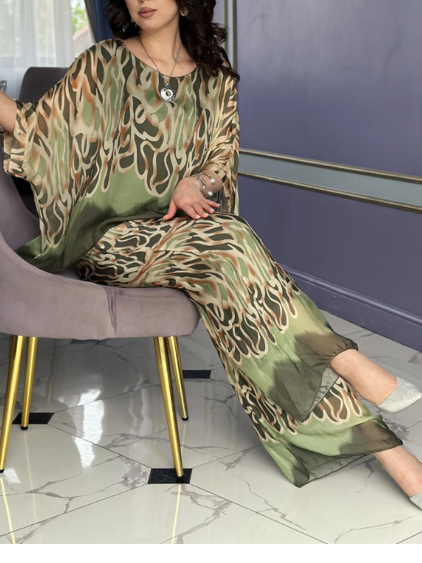 Conjunto Feminino de Chiffon Estampado com Gola Redonda