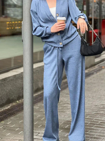 Conjunto Feminino de Jaqueta de Malha com Botões e Calças de Duas Peças