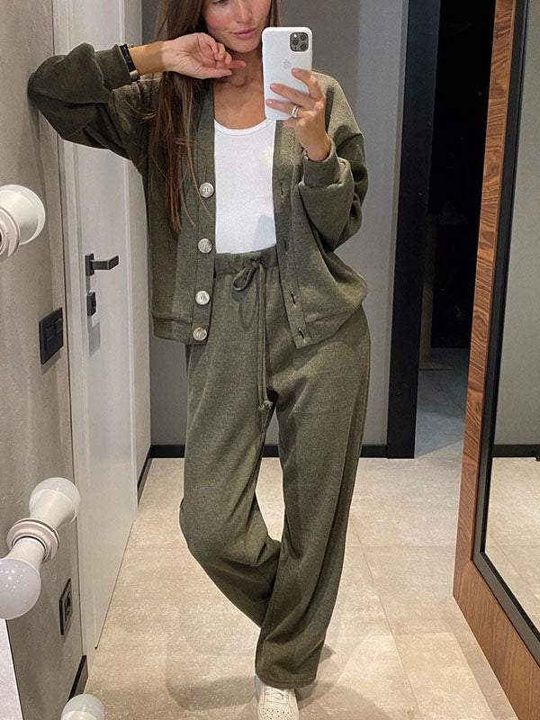 Conjunto Feminino de Jaqueta de Malha com Botões e Calças de Duas Peças