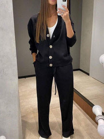 Conjunto Feminino de Jaqueta de Malha com Botões e Calças de Duas Peças