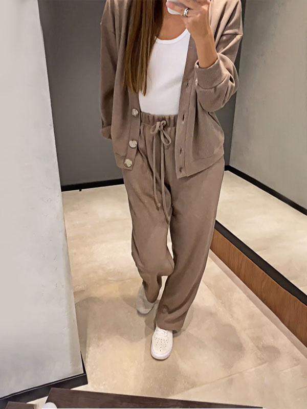 Conjunto Feminino de Jaqueta de Malha com Botões e Calças de Duas Peças