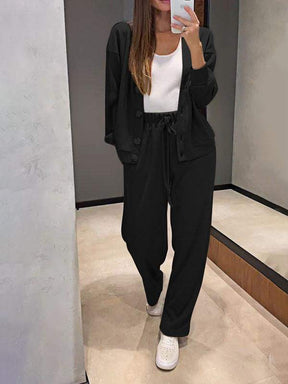 Conjunto Feminino de Jaqueta de Malha com Botões e Calças de Duas Peças