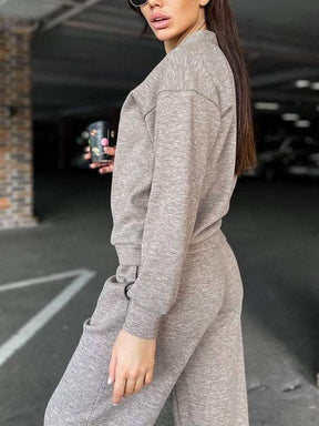 Conjunto Feminino de Jaqueta de Malha com Botões e Calças de Duas Peças