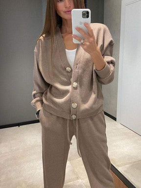 Conjunto Feminino de Jaqueta de Malha com Botões e Calças de Duas Peças