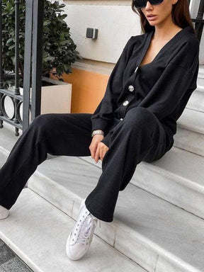 Conjunto Feminino de Jaqueta de Malha com Botões e Calças de Duas Peças