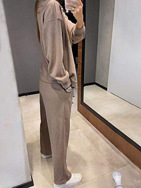 Conjunto Feminino de Jaqueta de Malha com Botões e Calças de Duas Peças