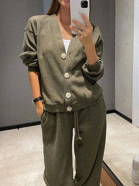 Conjunto Feminino de Jaqueta de Malha com Botões e Calças de Duas Peças