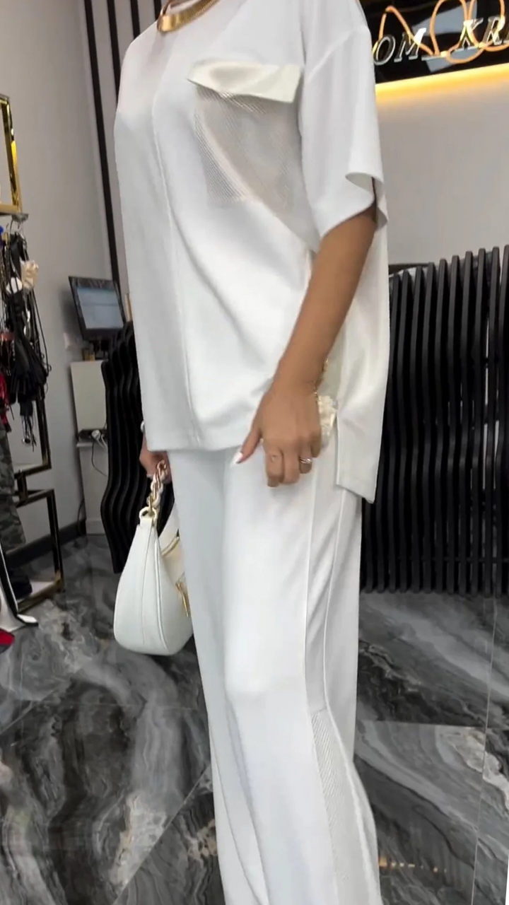 Conjunto Feminino de Manga Curta com Gola Redonda