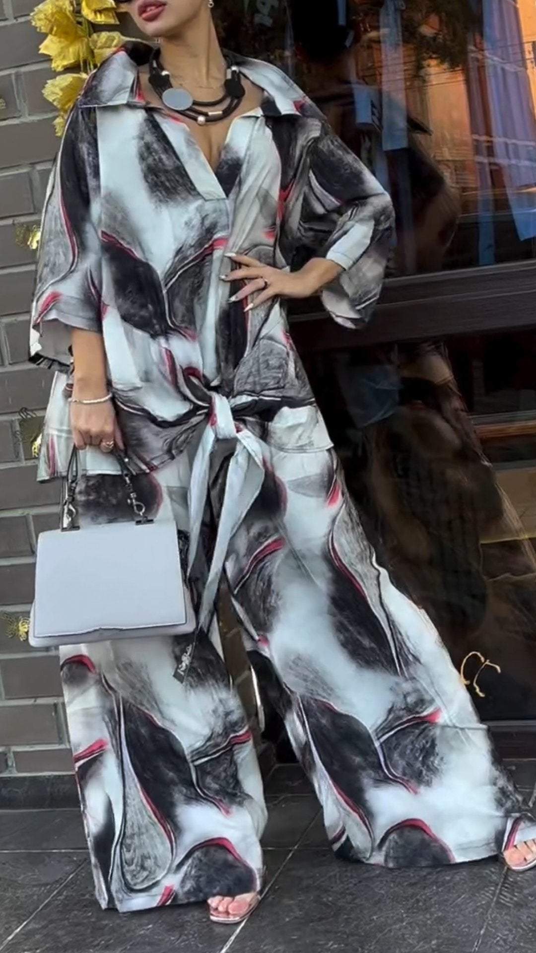 Conjunto Feminino de Manga Longa com Estampa de Tinta e Decote em V - 2