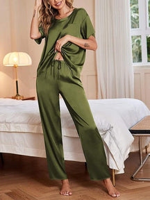 Conjunto Feminino de Pijama de Cetim de Cor Sólida com Calças de Manga Curta para Uso Doméstico