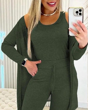 Conjunto Feminino de Regata com Gola Redonda e Calça com Cordão e Casaco