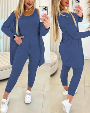 Conjunto Feminino de Regata com Gola Redonda e Calça com Cordão e Casaco