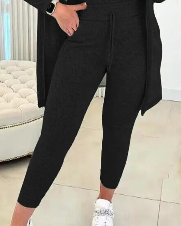 Conjunto Feminino de Regata com Gola Redonda e Calça com Cordão e Casaco