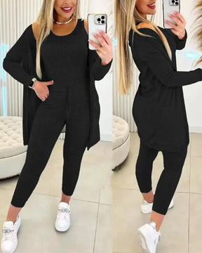 Conjunto Feminino de Regata com Gola Redonda e Calça com Cordão e Casaco