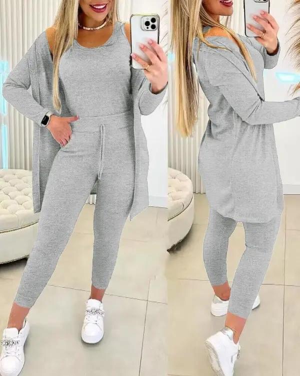 Conjunto Feminino de Regata com Gola Redonda e Calça com Cordão e Casaco