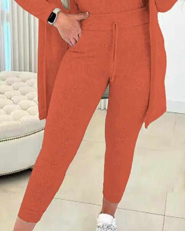 Conjunto Feminino de Regata com Gola Redonda e Calça com Cordão e Casaco