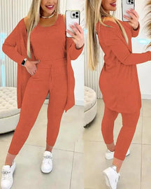 Conjunto Feminino de Regata com Gola Redonda e Calça com Cordão e Casaco