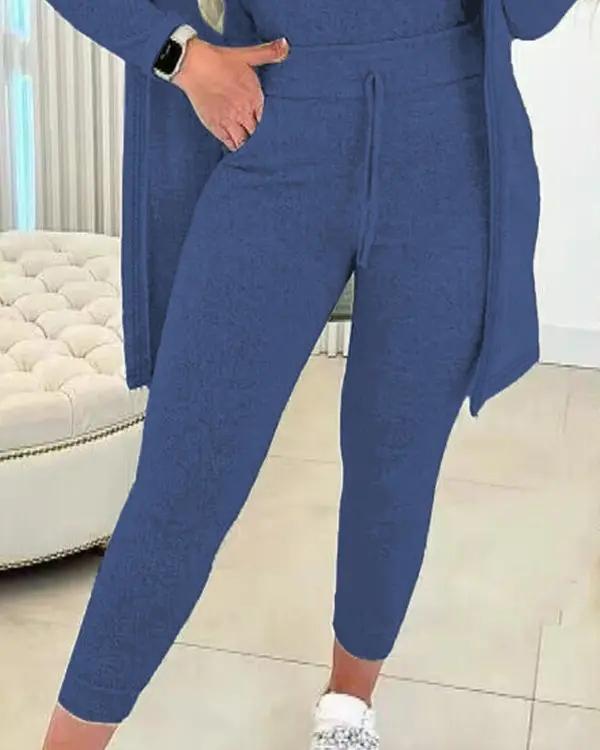 Conjunto Feminino de Regata com Gola Redonda e Calça com Cordão e Casaco