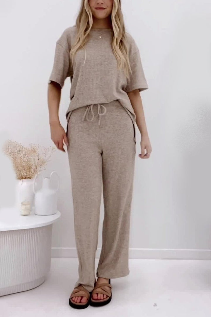 Conjunto Feminino de Top Canelado de Cor Sólida e Calças