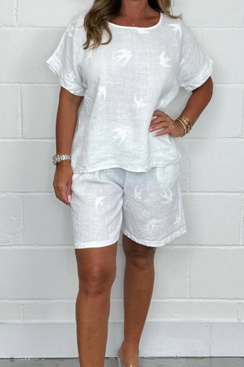 Conjunto Feminino de Top Estampado com Pássaros e Shorts de Linho