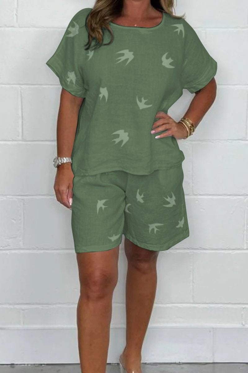 Conjunto Feminino de Top Estampado com Pássaros e Shorts de Linho