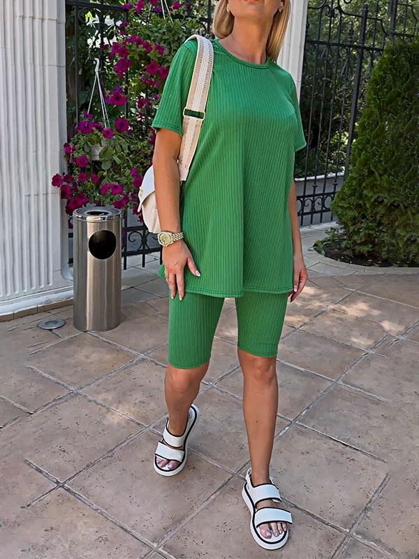 Conjunto Feminino de Top de Malha Elástica de Cor Sólida e Shorts de Duas Peças