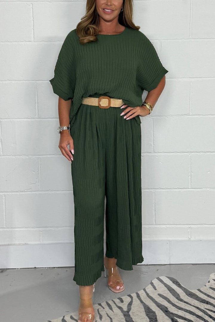 Conjunto Feminino de Top Plissado e Calça com Cinto