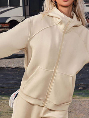 Conjunto Feminino Esportivo de Duas Peças com Capuz e Manga Longa e Calça até o Tornozelo de Cor Sólida