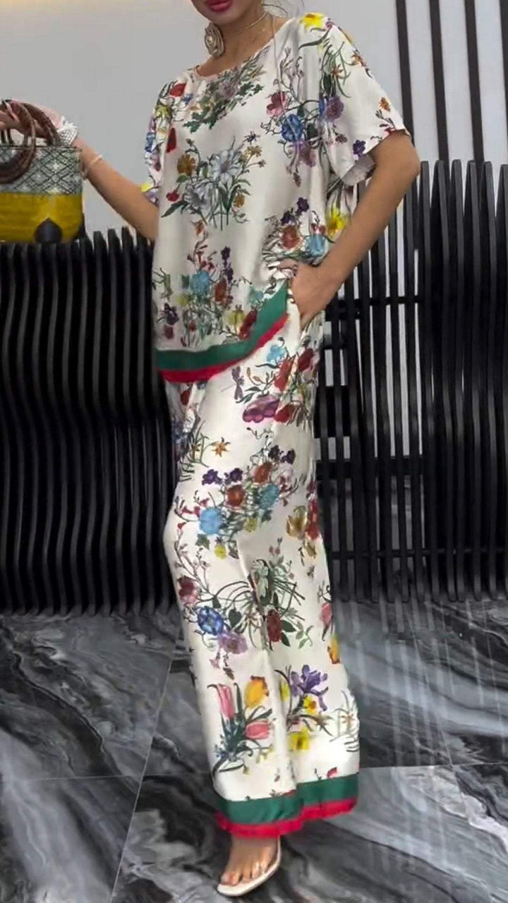 Conjunto Feminino Estampado com Gola Redonda e Manga Curta