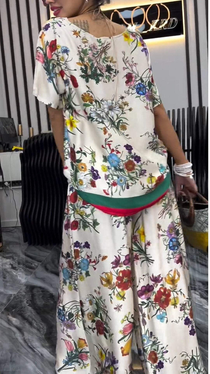 Conjunto Feminino Estampado com Gola Redonda e Manga Curta