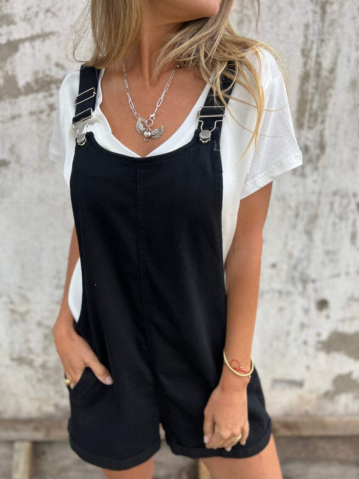 Shorts com Bolsos de Fivela e Suspensórios