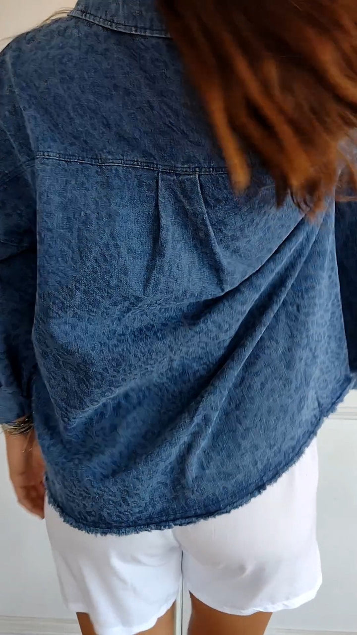 Camisa Jeans com Lapela e Franjas