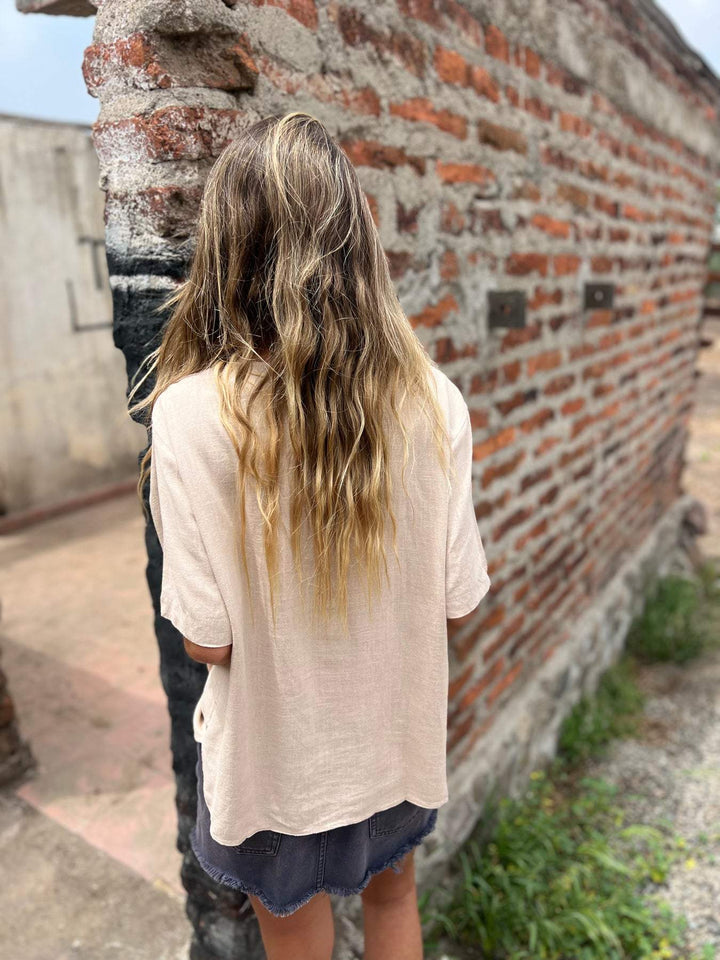 Camisa de Algodão e Linho com Decote em V e Botões