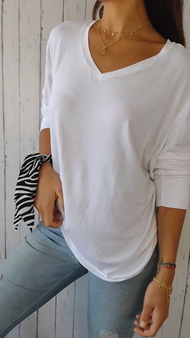 Camisa confortável com decote em V e mangas médias