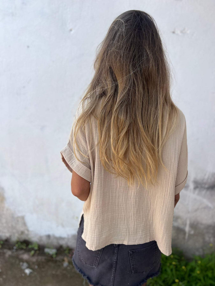 Blusa casual de algodão e linho com lapela e botões de mangas curtas