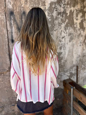 Camisa de algodão e linho listrada com meia gola