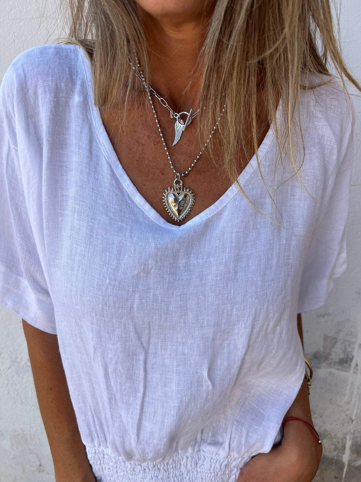 Camiseta confortável acinturada com decote em V