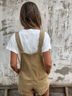 Shorts com Bolsos de Fivela e Suspensórios