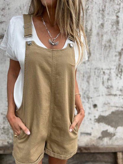 Shorts com Bolsos de Fivela e Suspensórios
