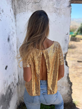 Camiseta com Paetês e Design Aberto nas Costas