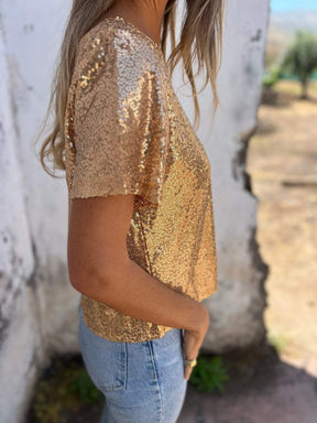 Camiseta com Paetês e Design Aberto nas Costas