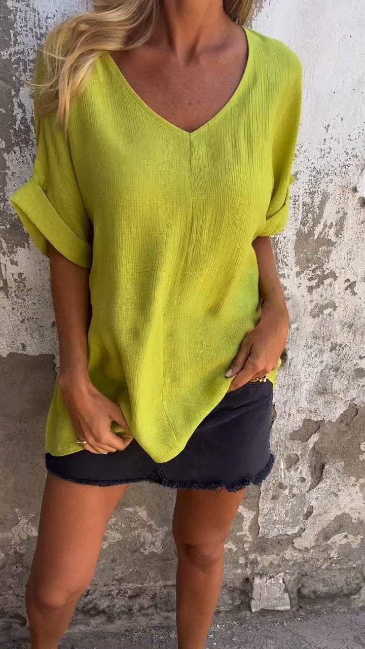 Top casual com mangas médias e decote em V